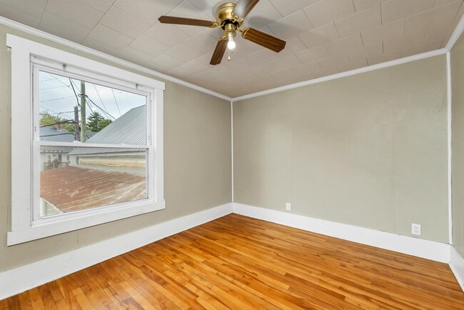 Building Photo - 86 Main St