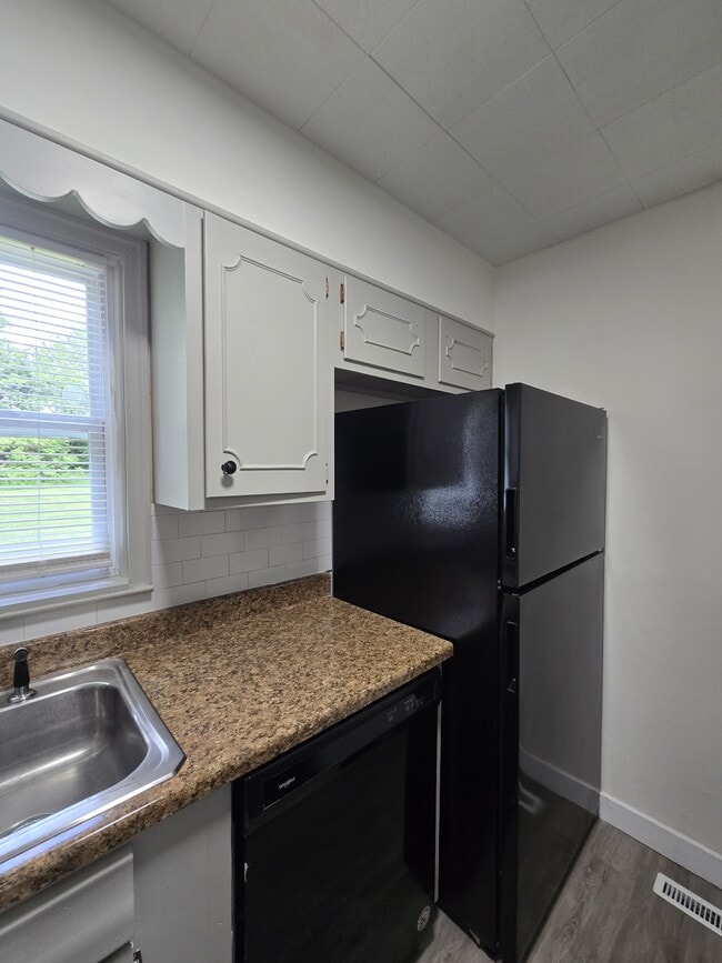 Building Photo - 1040 N Volutsia