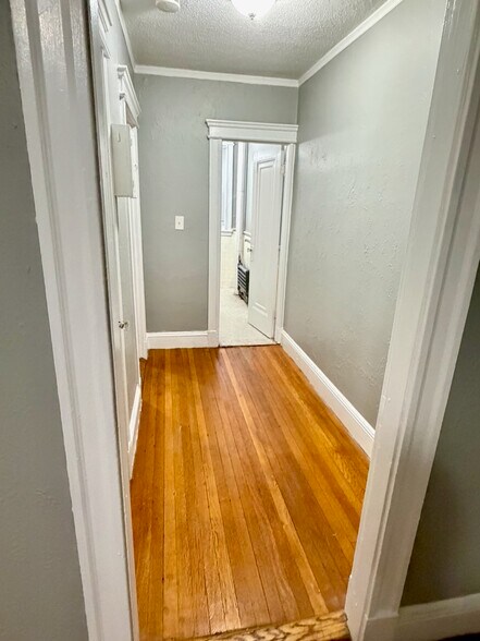 Building Photo - 116 Riverway