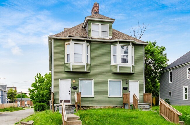 Building Photo - 370 N Garfield Ave