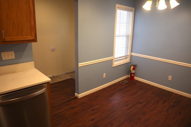 Building Photo - 604B Sunflower St