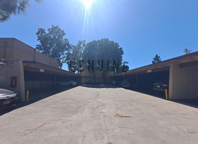Building Photo - Upstairs 1 Bedroom in Desirable Macarthur Village ~ Community Pool and Tennis Courts