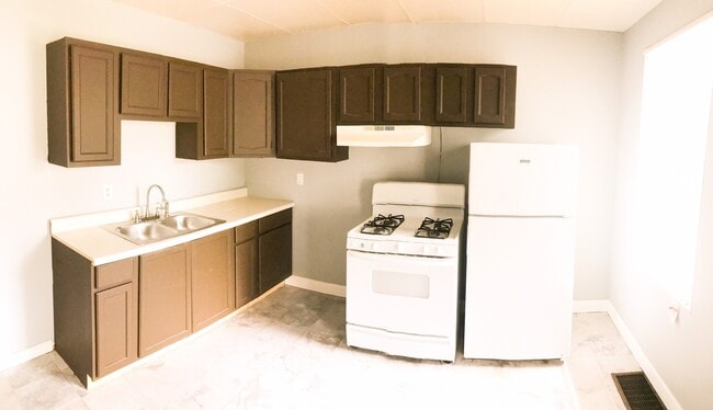 Building Photo - Beautiful 1+ bed S City Bungalow Central A/C Quiet Street