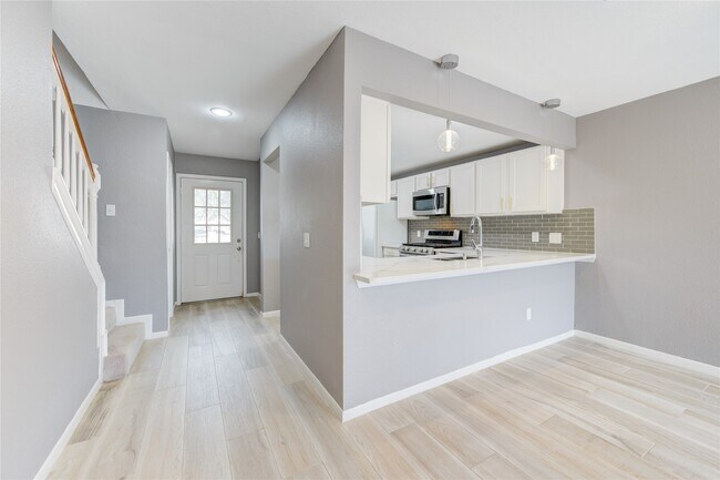 Building Photo - 2810 Grants Lake Blvd