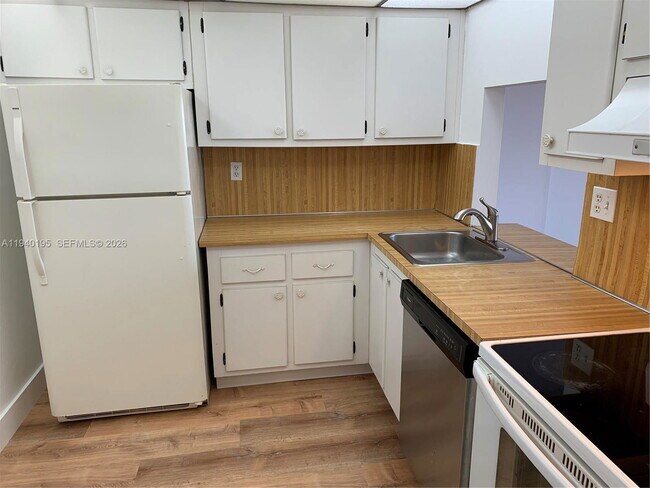 Building Photo - 16751 NE 9th Ave