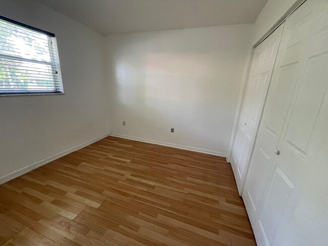 Building Photo - 10762 La Placida Dr