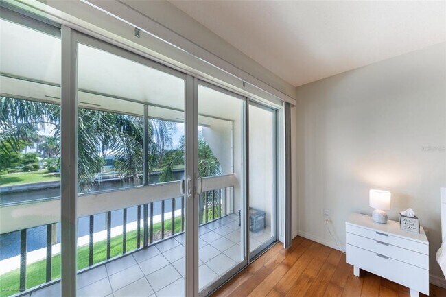 Building Photo - 1080 Bal Harbor Blvd