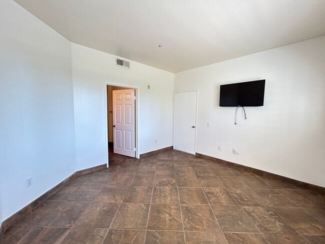 Building Photo - Beautiful 2 Bed 2 Bath Tustin Ranch Condo With Golf Course Views!