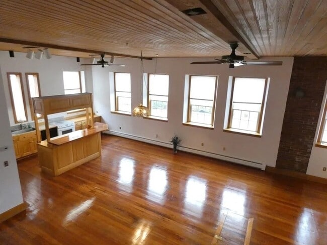 Building Photo - 675 Grove St