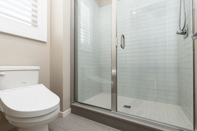 Building Photo - Fully furnished luxury townhome in Affinit...