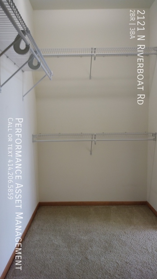 Building Photo - Multi-Level 2BD/2.5BA River Crest Condo