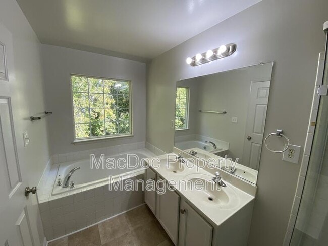 Building Photo - 4249 Normandy Ct