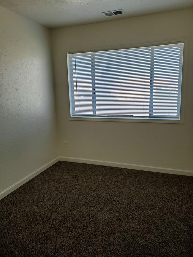 Building Photo - Three bedroom home close to schools and do...