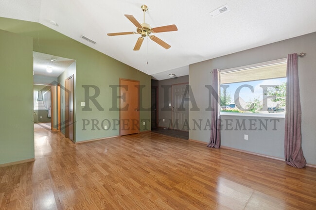 Building Photo - 5915 E Pembrook Cir