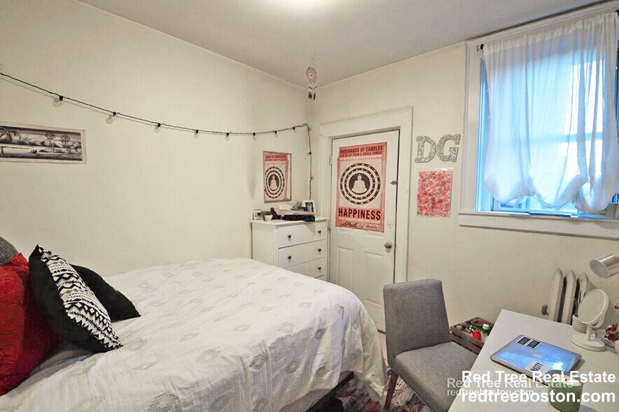 Building Photo - 318 St Paul St