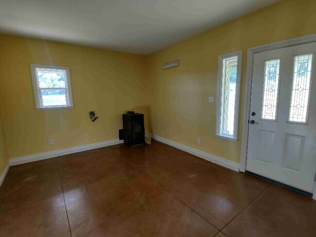 Building Photo - 10379 Dewell Rd Ext