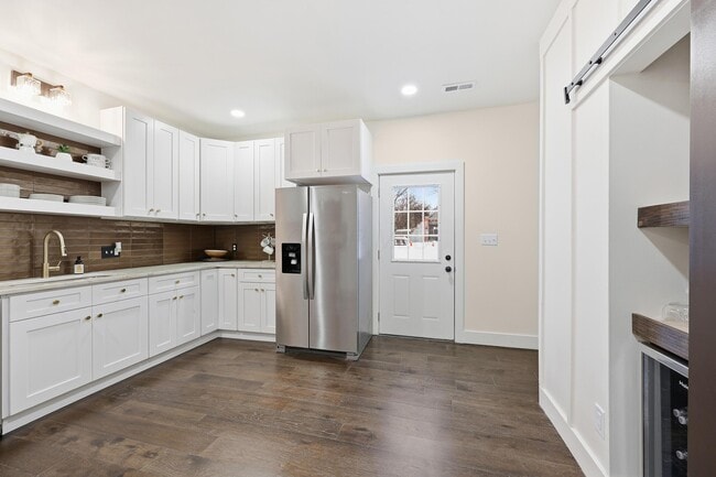 Building Photo - 321 W Columbia St