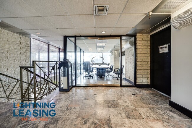 Building Photo - 3949 Los Feliz Blvd