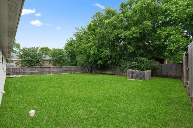 Building Photo - 12502 Hackberry Dr