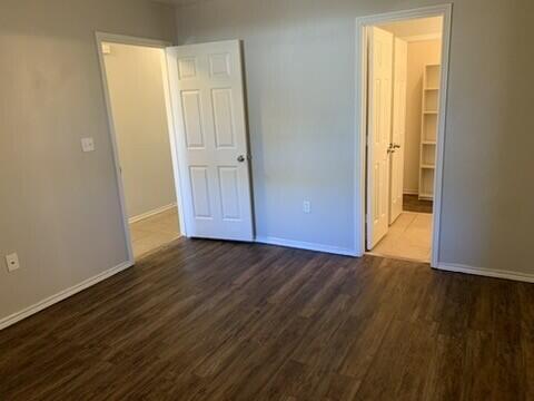 Building Photo - 305 N Chicago Ave