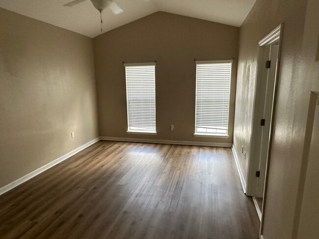 Building Photo - 22 Sir Lancelot Way