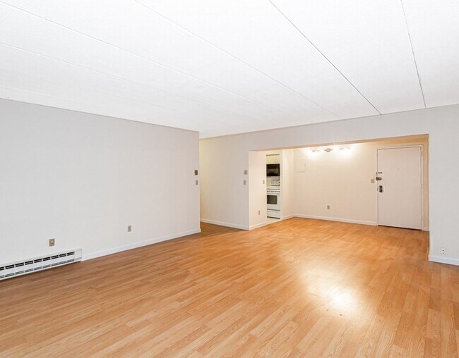 Building Photo - 135 Pleasant St