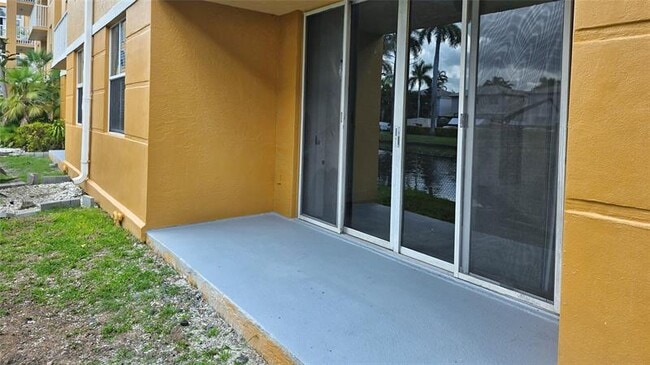 Building Photo - 1350 SE 3rd Ave