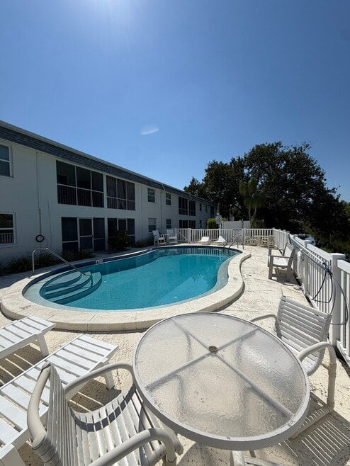 Building Photo - 3322 Camelot Dr