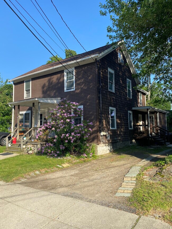 Building Photo - 107 Hooker St