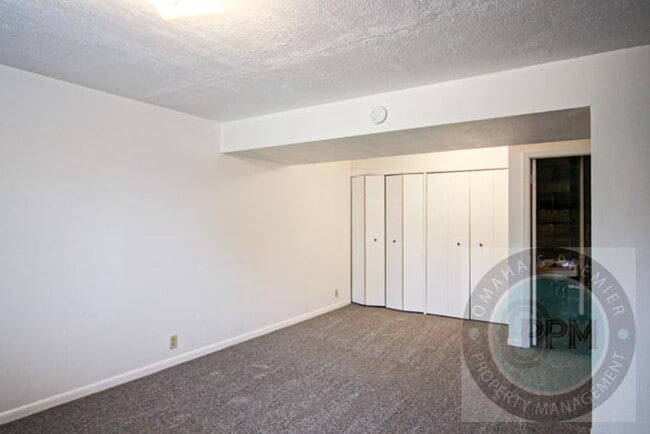 Building Photo - Spacious 3 Bedroom / 3 Bathroom Home!