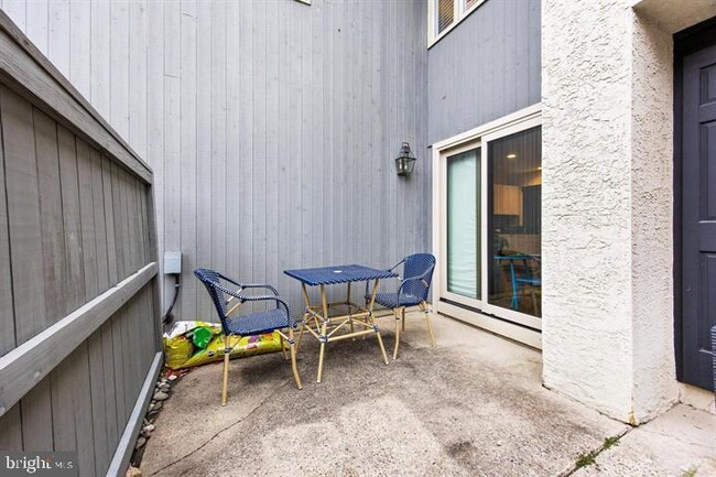 Building Photo - 962 Chanticleer