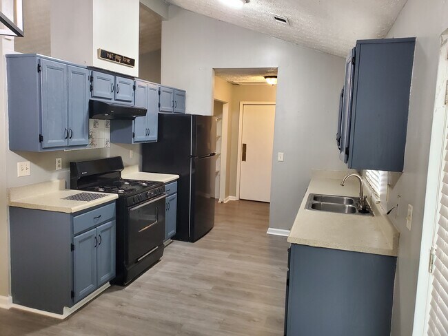 Building Photo - 317 Peachtree Dr