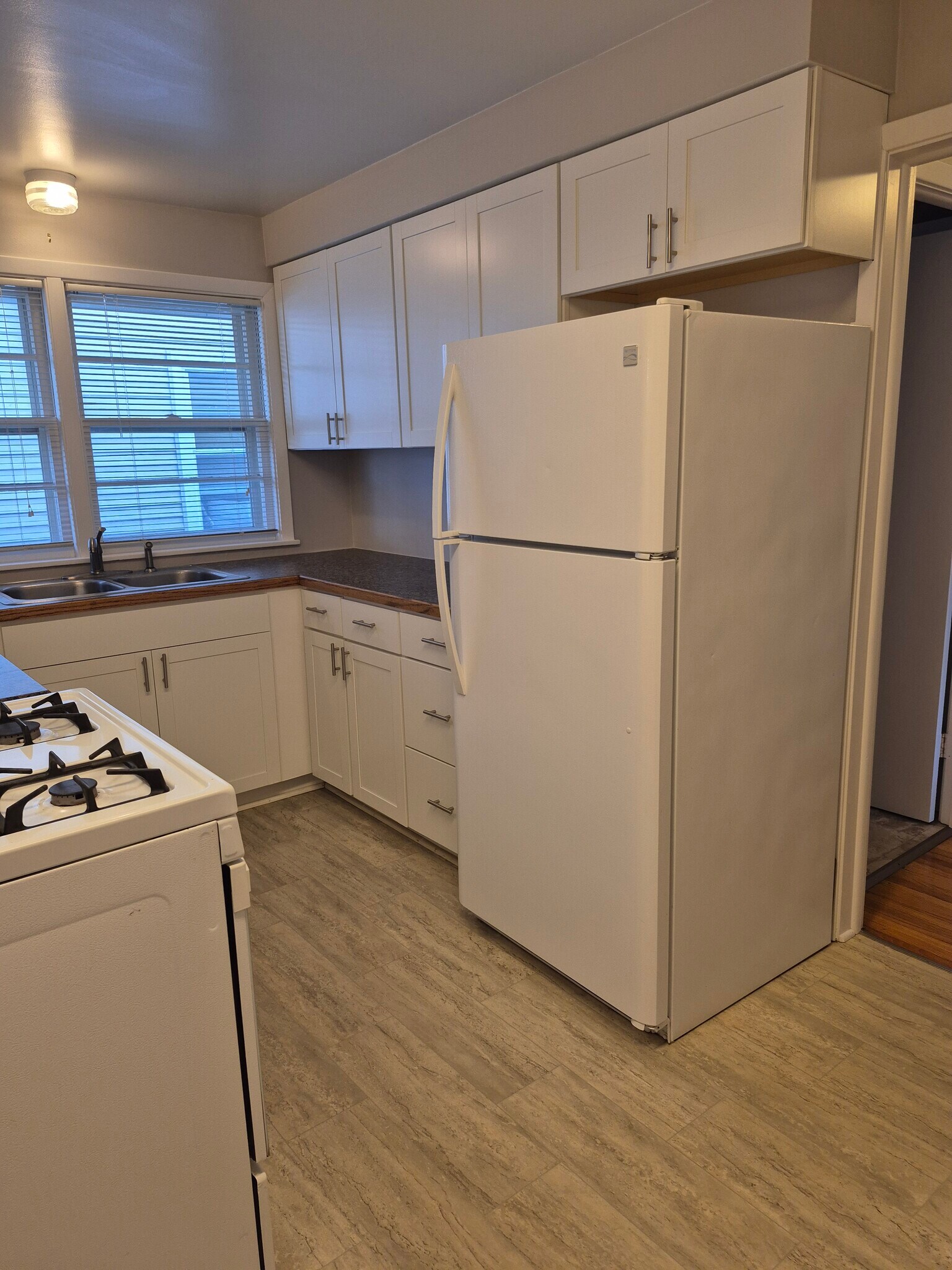 Kitchen - 2219 W 61st St