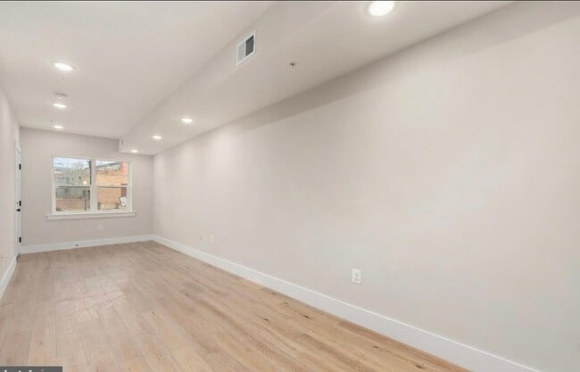 Building Photo - 2011 Benning Rd NE