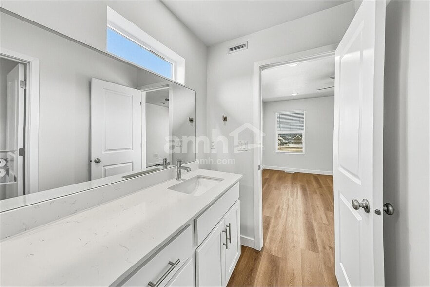 Building Photo - 1276 S Brixton Avenue