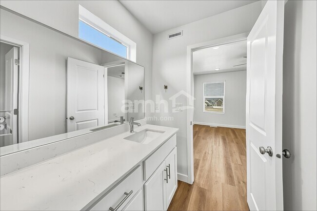 Building Photo - 1287 S Brixton Avenue