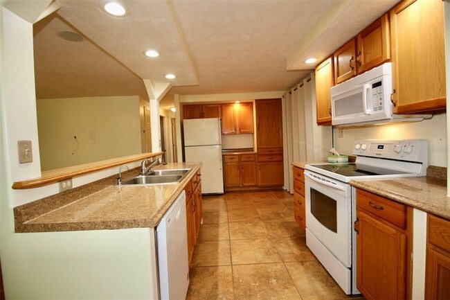 Building Photo - 10992 Poplar St NE