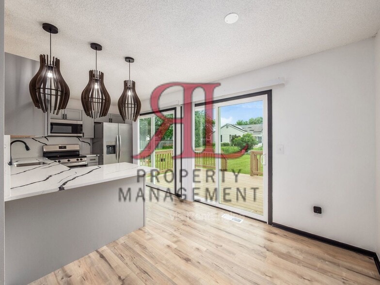 Building Photo - 5932 Waterview Dr