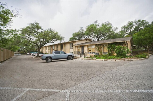 Building Photo - 5332 Balcones Dr