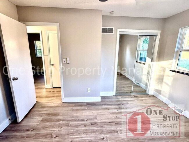 Building Photo - 4-Bedroom, 2.5-Bathroom home in Independence