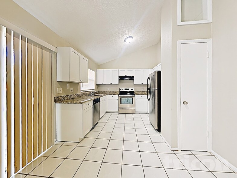 Building Photo - 816 Centerwood Ct