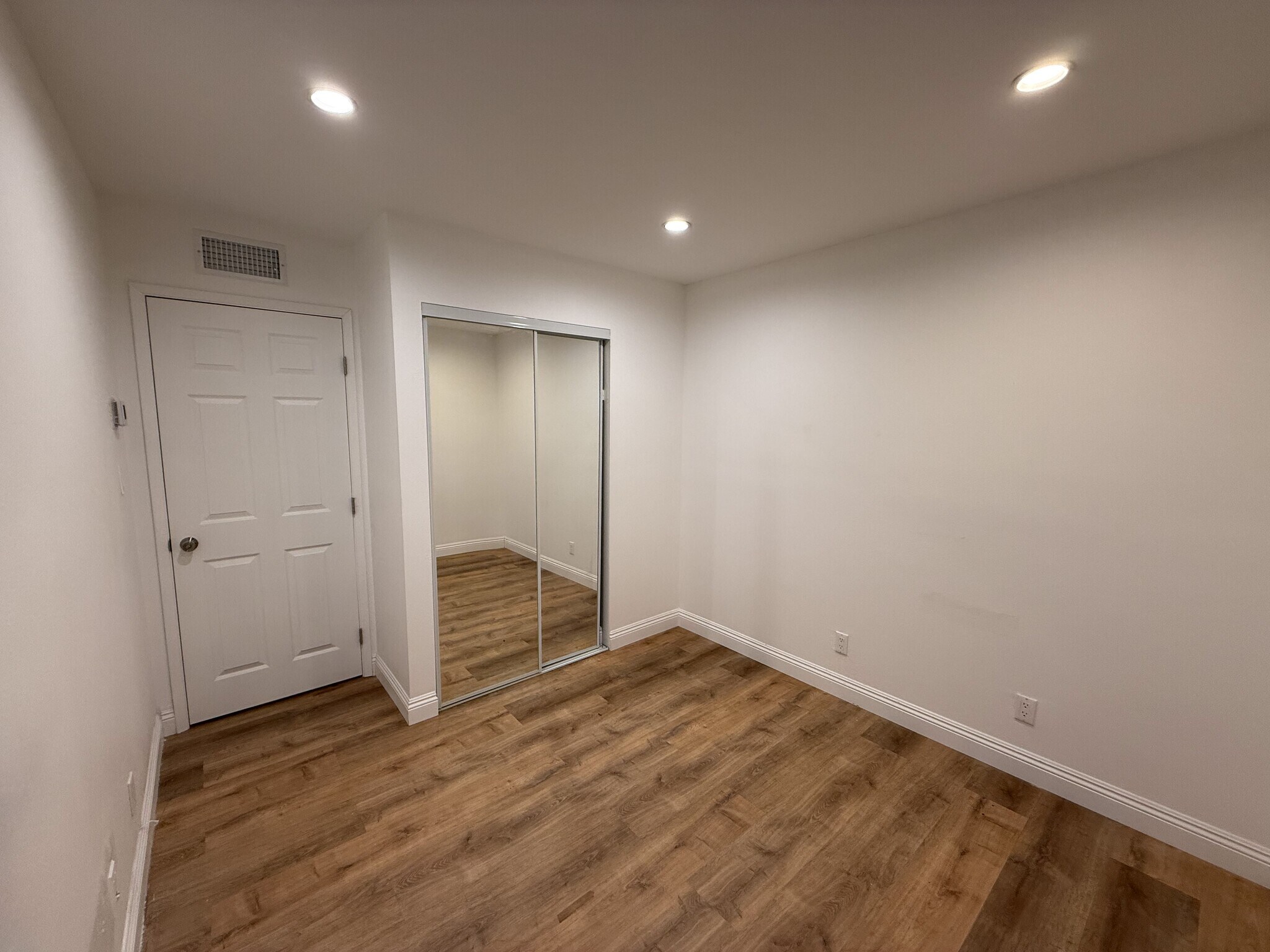 Building Photo - 439 S Catalina Ave