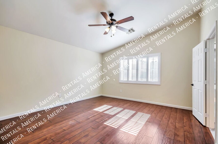 Building Photo - 219 W Calle Patio Lindo