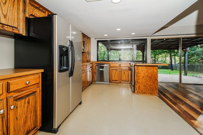 Building Photo - 1518 Lenore St