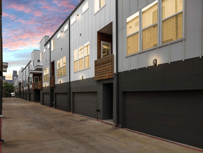 Building Photo - 1510 N Washington Ave