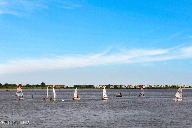 Building Photo - 514 River Rd