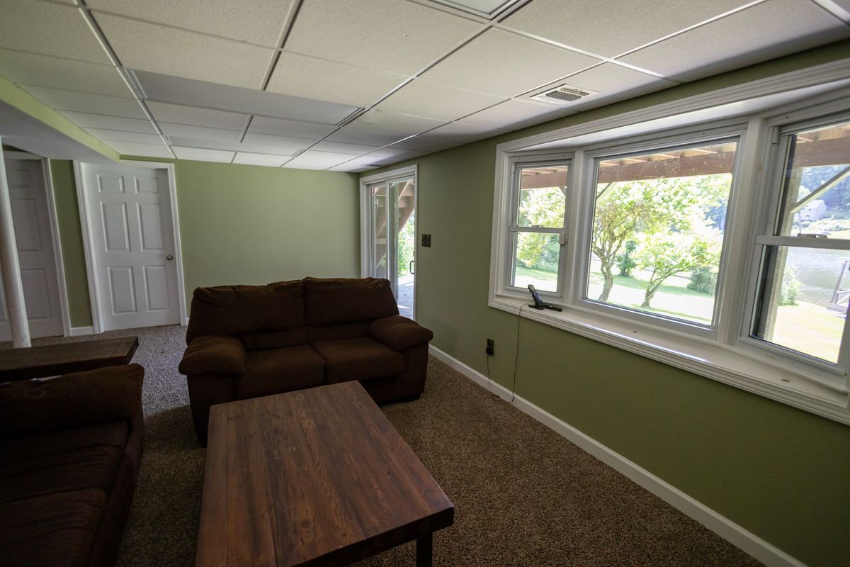 Building Photo - 18 Pinewood Shores