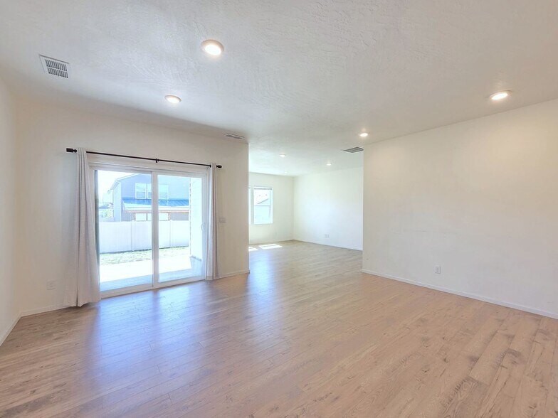 Building Photo - 5711 W Georgetown Ln