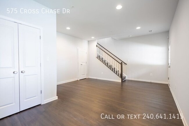 Building Photo - 575 Cross Chase Dr