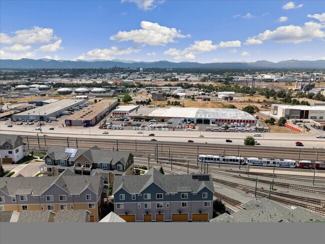 Building Photo - Beautiful, updated 3 bedroom townhome!